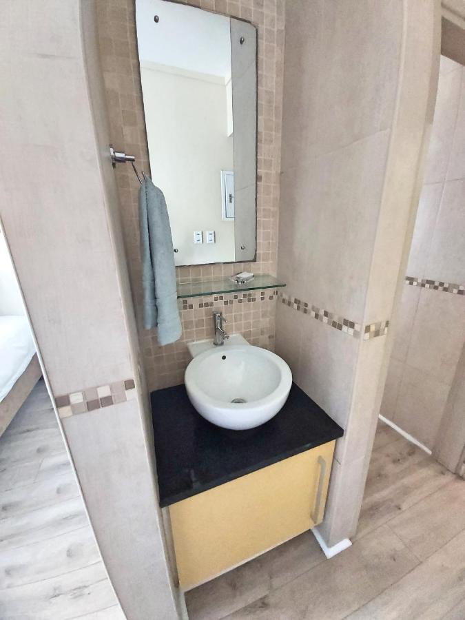 Whale Rock, Modern Beachfront Apartment مارغيت المظهر الخارجي الصورة