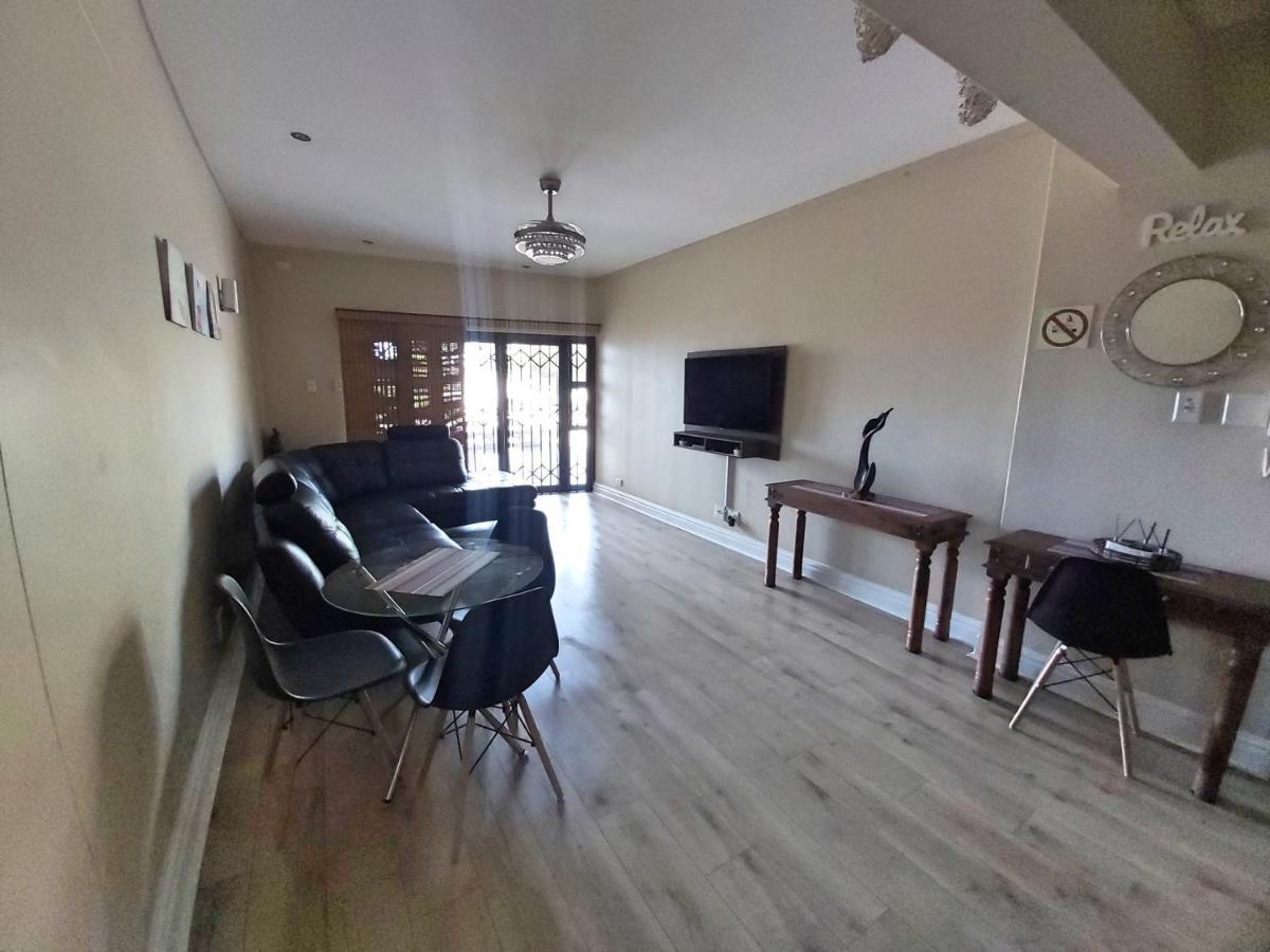 Whale Rock, Modern Beachfront Apartment مارغيت المظهر الخارجي الصورة