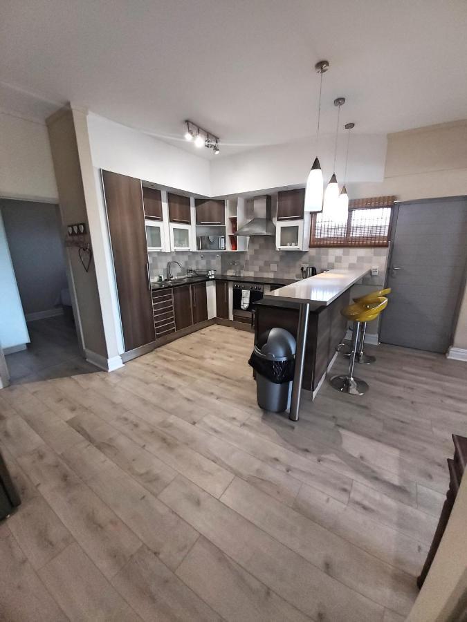 Whale Rock, Modern Beachfront Apartment مارغيت المظهر الخارجي الصورة