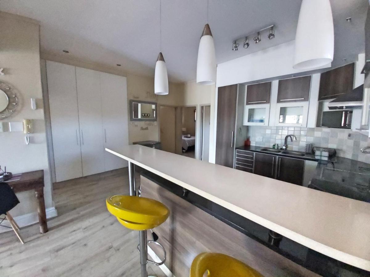Whale Rock, Modern Beachfront Apartment مارغيت المظهر الخارجي الصورة